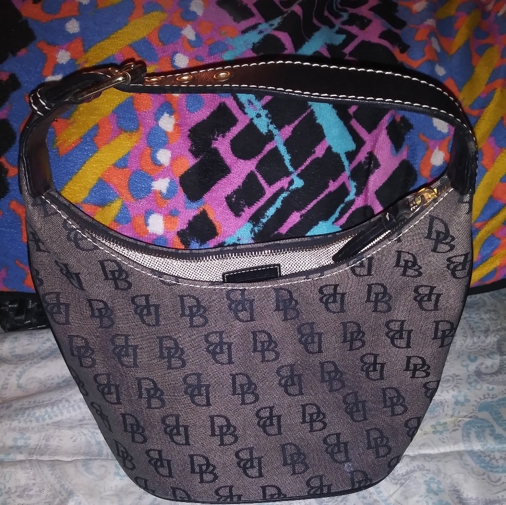 Excellent condition dooney and Bourke